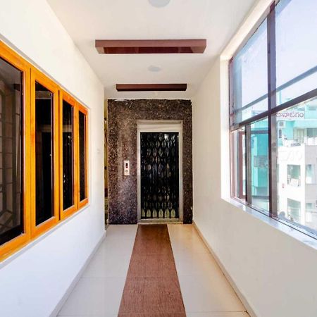 โอโย 24288 สุริยา เตชะ เรซิเดนซี Hotel Khammam ภายนอก รูปภาพ