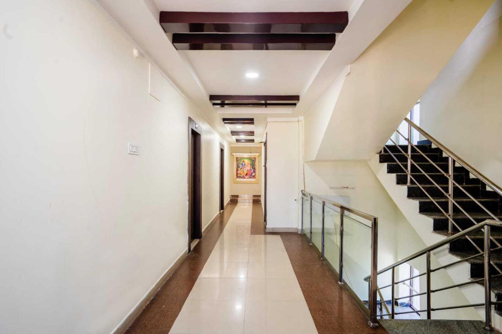 โอโย 24288 สุริยา เตชะ เรซิเดนซี Hotel Khammam ภายนอก รูปภาพ