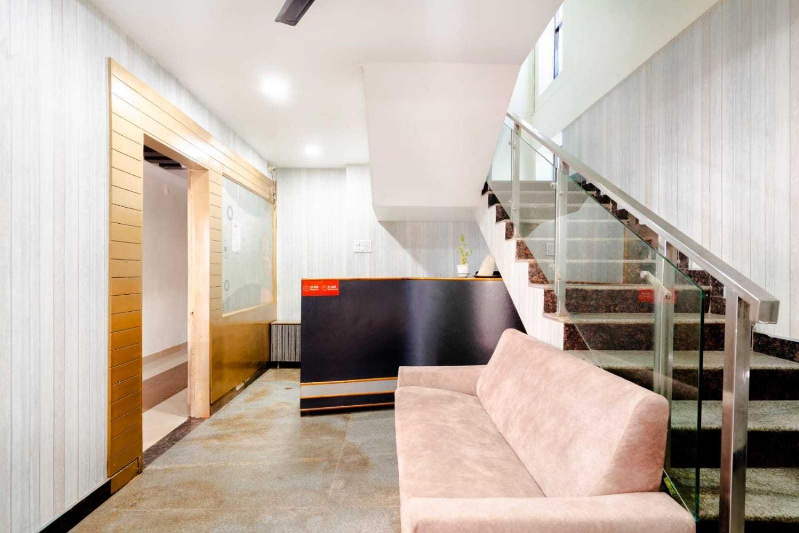 โอโย 24288 สุริยา เตชะ เรซิเดนซี Hotel Khammam ภายนอก รูปภาพ